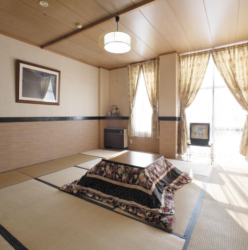 Mistral Hotel Minamiuonuma Buitenkant foto