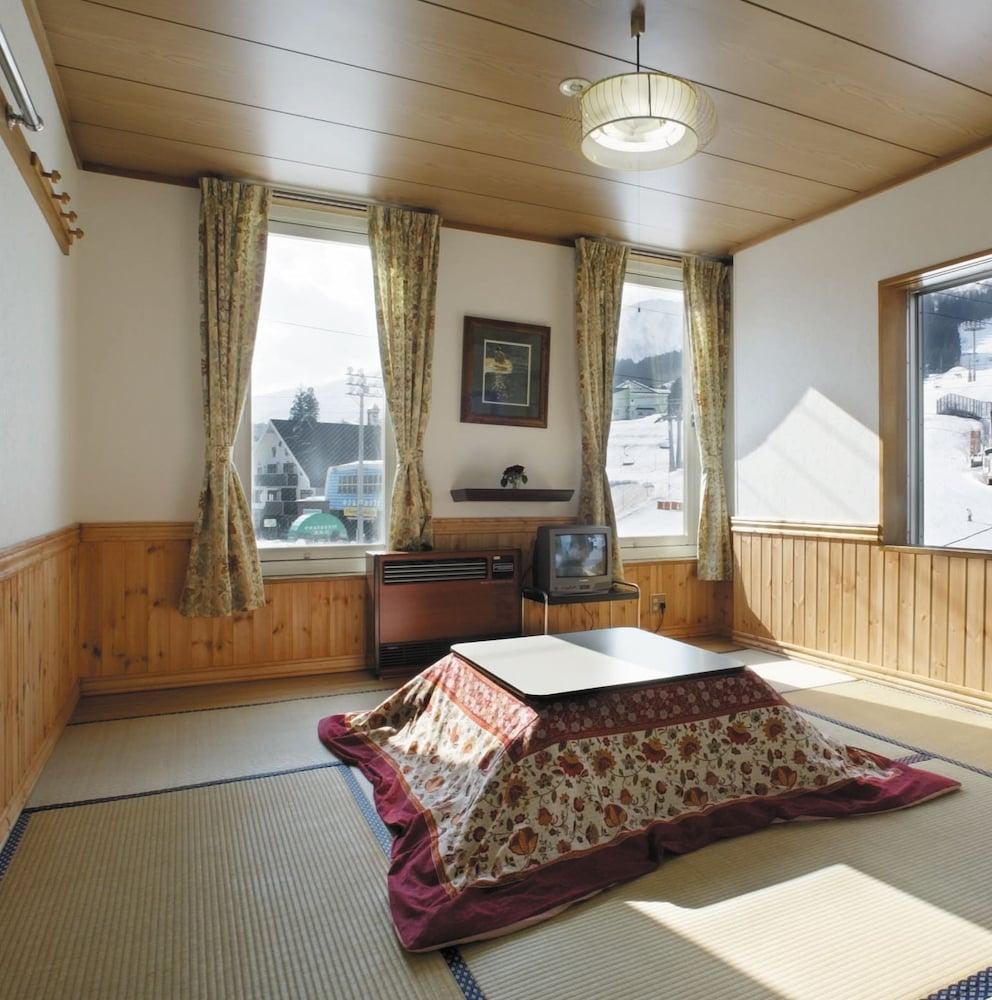 Mistral Hotel Minamiuonuma Buitenkant foto
